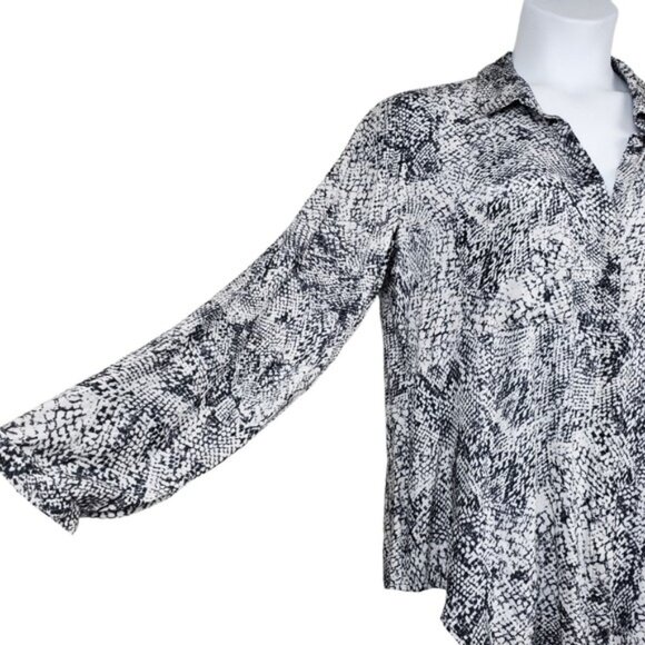 Anthropologie Womens Cloth & Stone Grey Animal Print Button Front Shirt Size XL - Picture 2 of 5